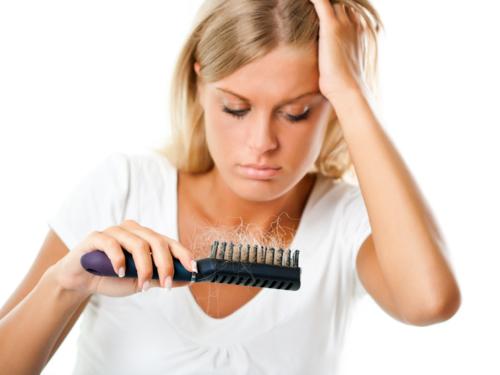 Pourquoi les cheveux tombent sous chimiothérapie ou radiothérapie ?