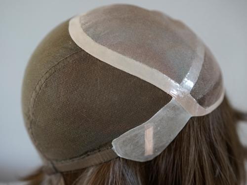 Comment est fabriqué le bonnet d'une perruque ?