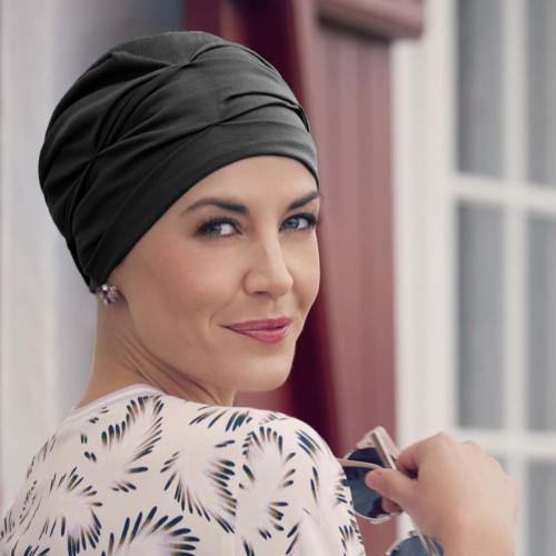 Turban chimio Confort Becca Christine Headwear : Drapé Asymétrique et Technologie 37.5®
